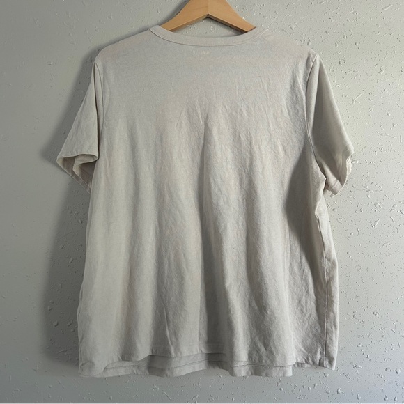 🦋 Old Navy Beige Butterfly Print Short Sleeve Tee Casual Comfy XL - Picture 4 of 6